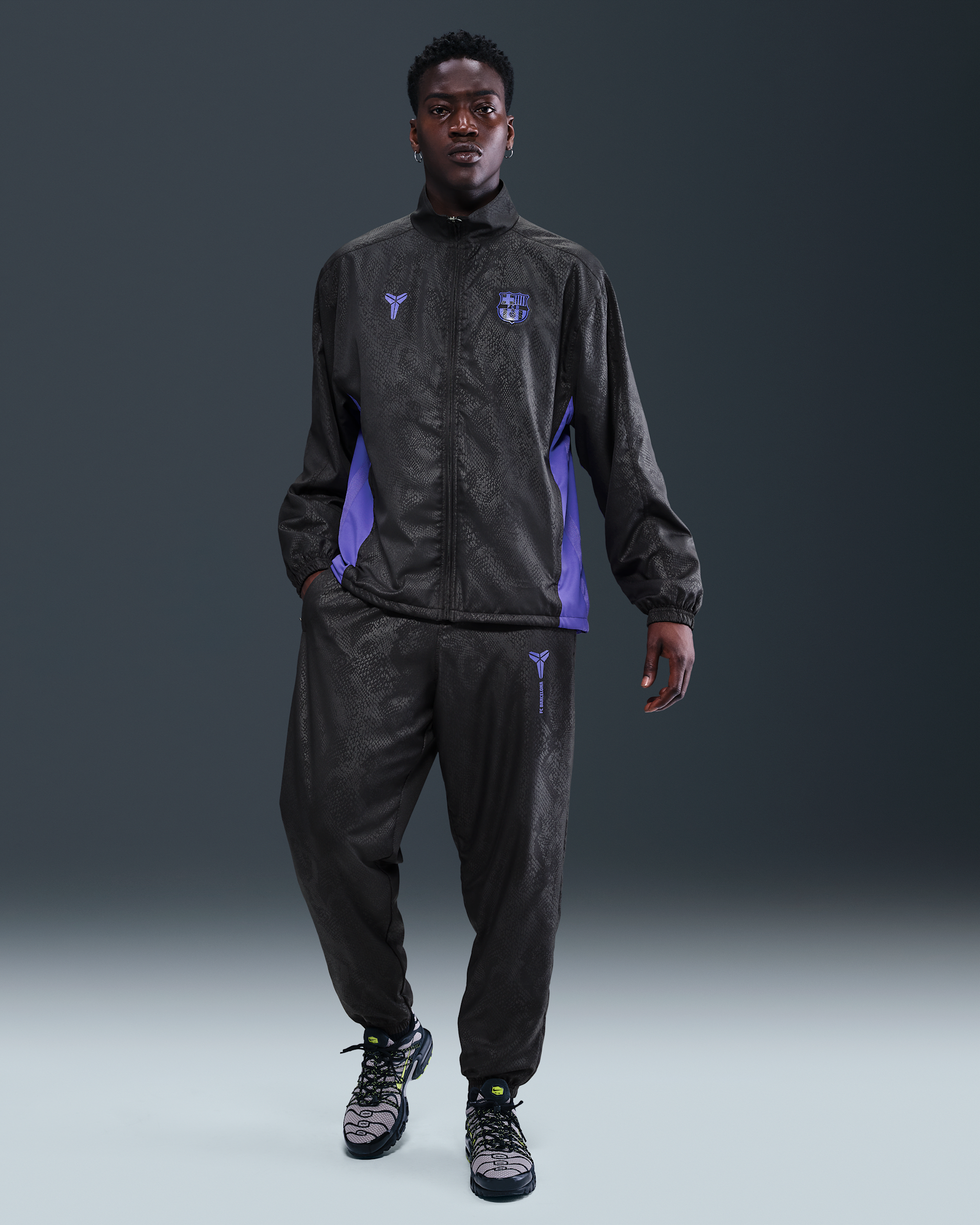 FC Barcelona Away Men's Kobe Soccer Graphic Track Pants. Nike.com